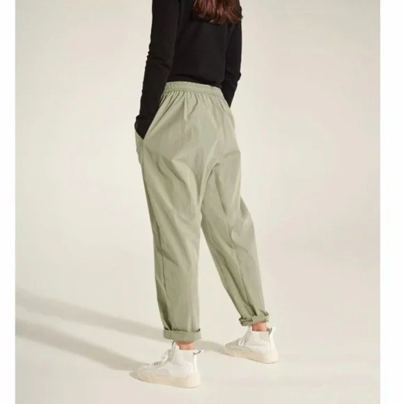 Halle Berry x Sweaty Betty Maia Woven Jogger in Chalkgreen - Picture 2 of 9